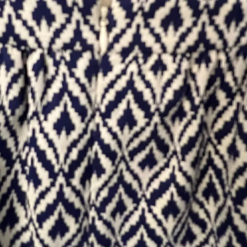 Beautiful J.Crew geometric back zipper skirt. Fully lined. Women’s size 0